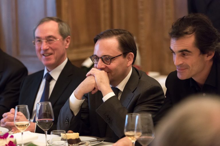 Fabien Baussart between Claude Guéant, former French Minister of the Interior and Raphaël Enthoven.