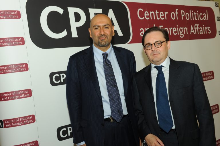Fabien Baussart with Nabil Alyousuf, former Director General of HE
Mohammed Al Maktoum.